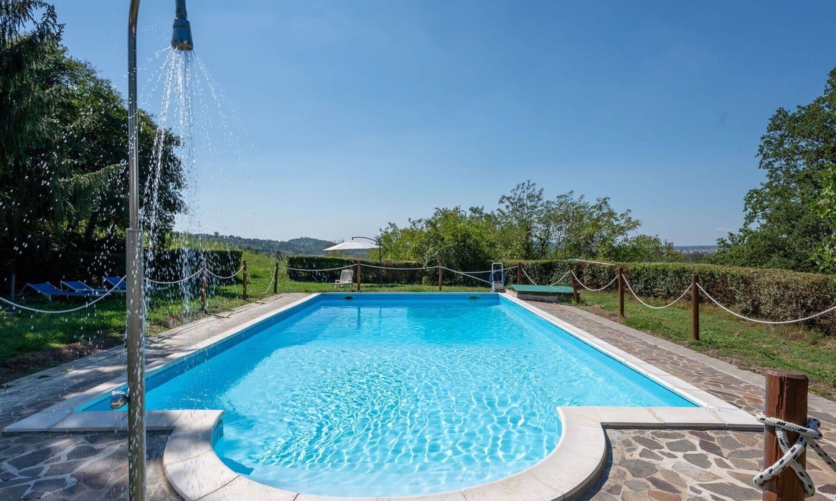 Azzano d'Asti Villa | Beautiful apartment in villa for 6 people with pool, WIFI, terrace and pets allowed