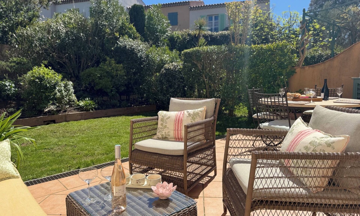 La Mole House | Beautiful Family Holiday Home