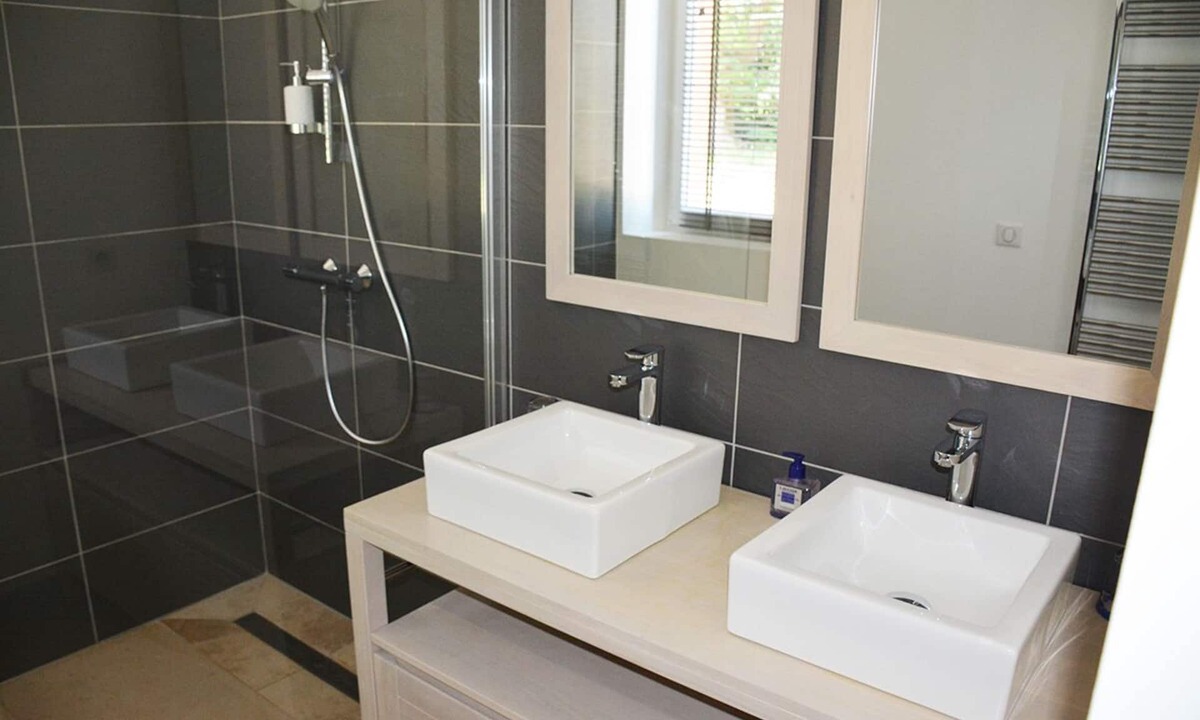 Saint-Genies-Bellevue Hotel | Beautiful country house recently renovated-3 ha park. It has upscale ammenities.