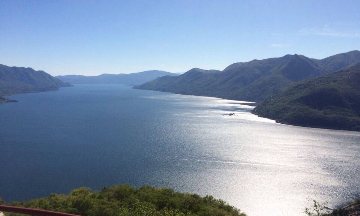 Agra Apartment | Beautiful garden apartment in a panoramic position high above Lake Maggiore