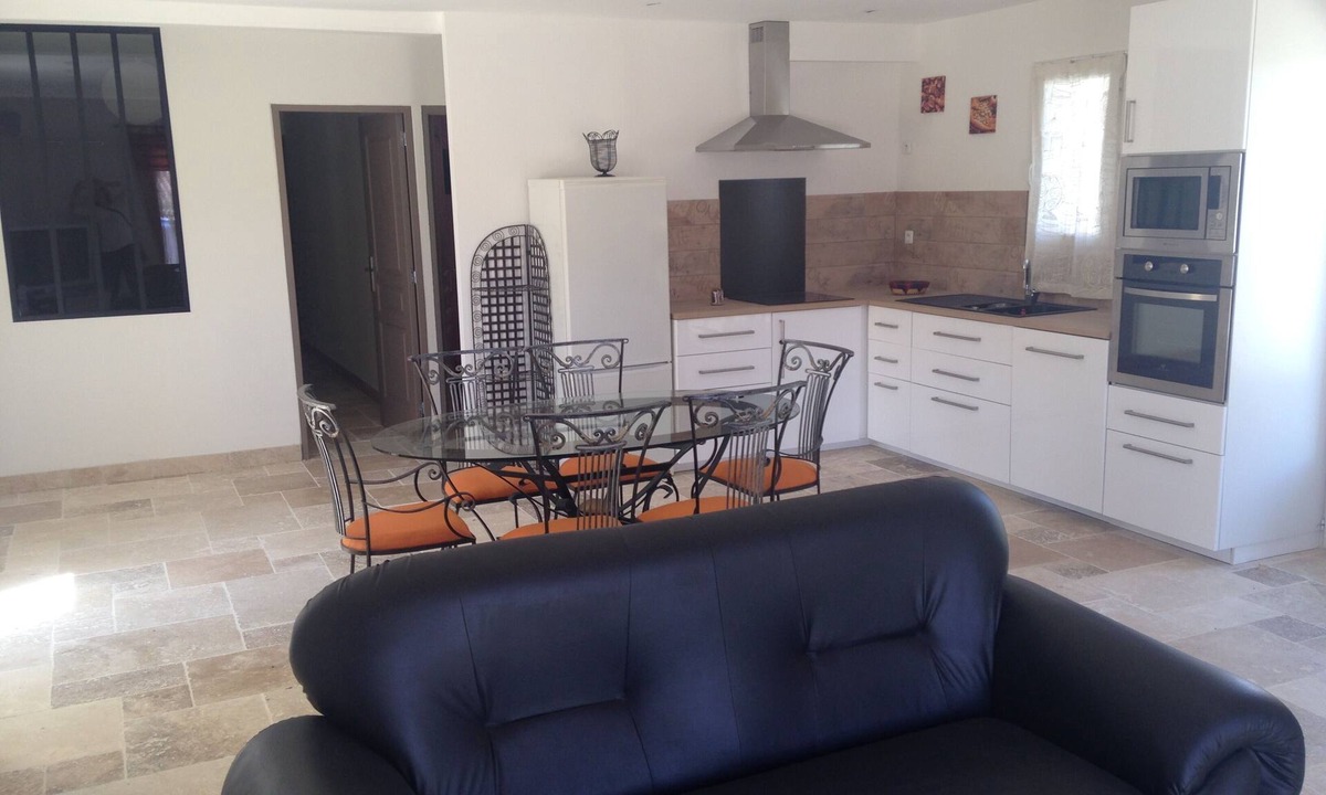 Comps Apartment | Beautiful ground floor apartment with swimming pool and parking space