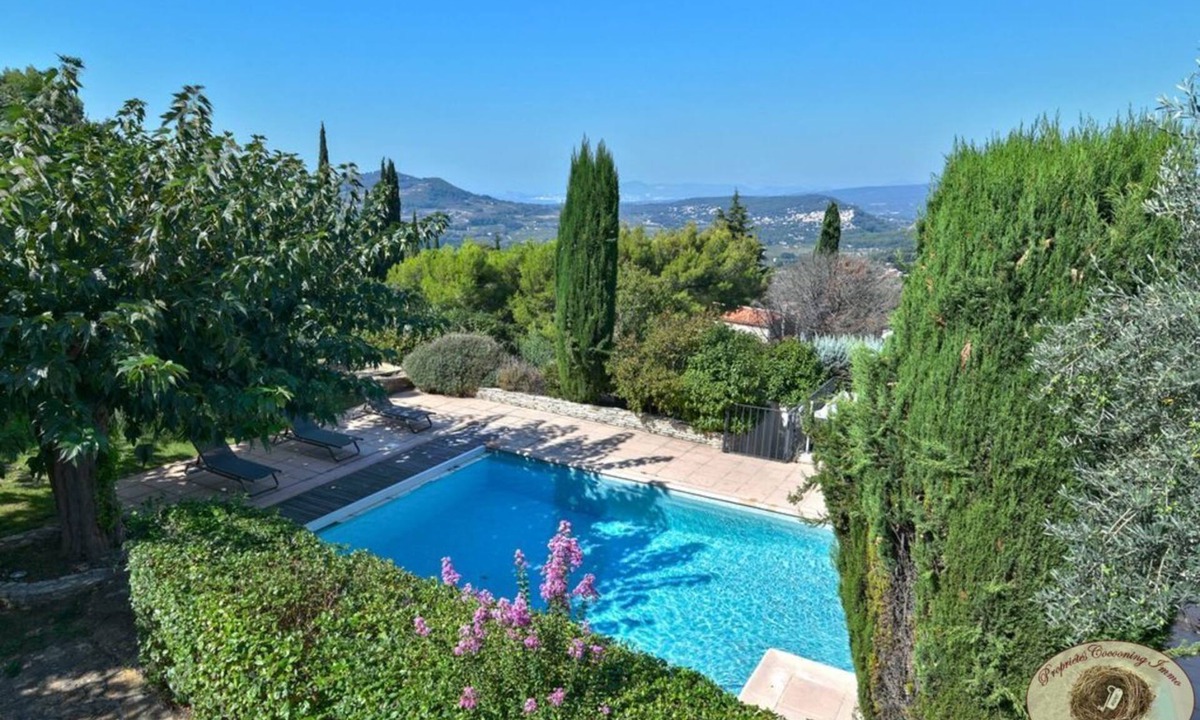 Le Beausset House | Beautiful Provencal farmhouse with pool and tennis on the heights of Beausset
