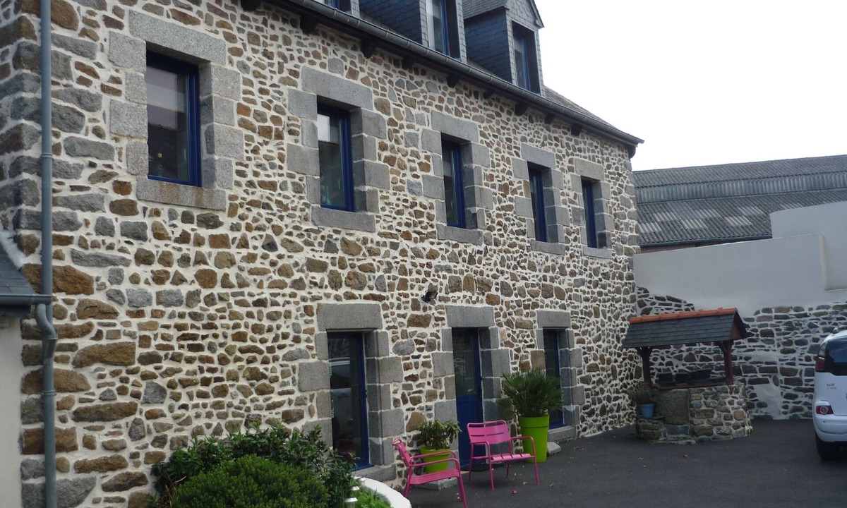 Saint-Brieuc House | Beautiful stone house with garden in the center of St Brieuc.