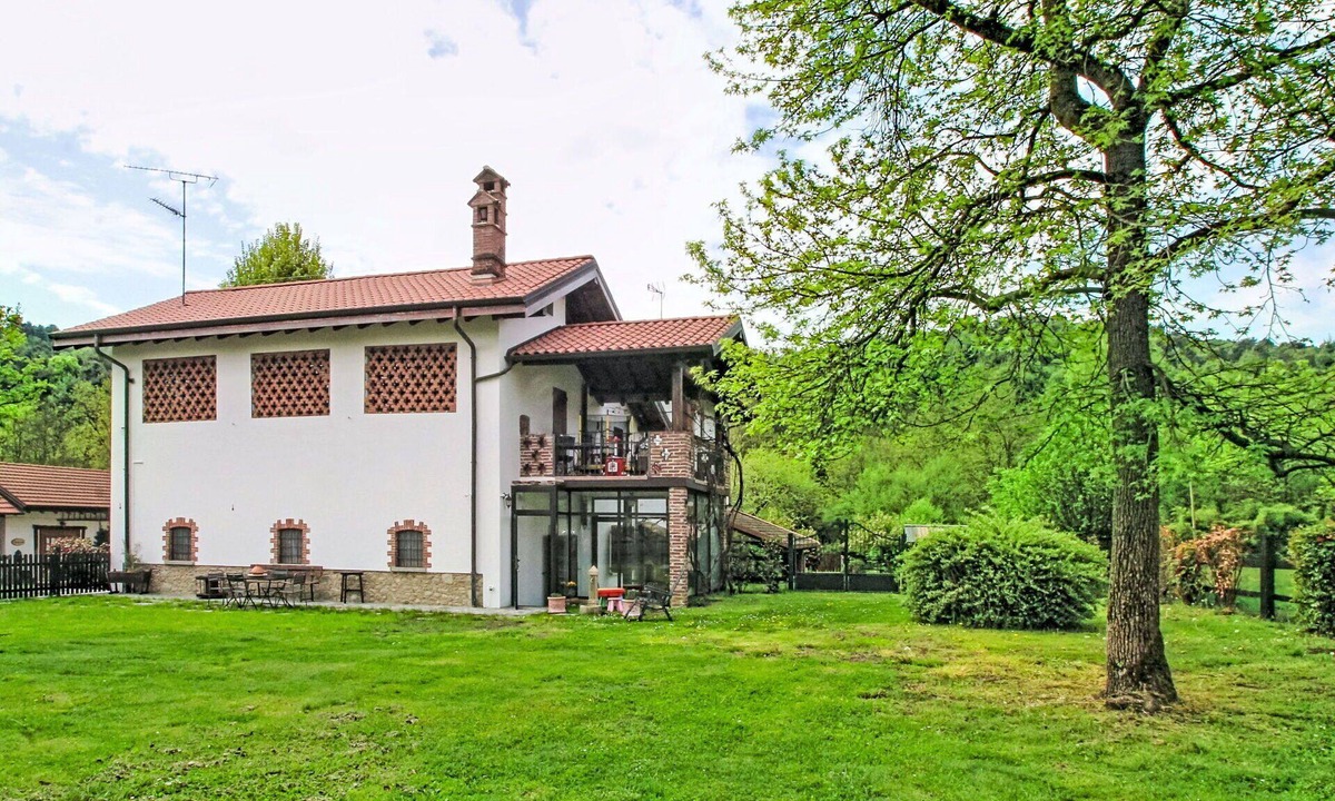 Comignago Villa | Beautiful villa for 5 guests with WIFI, TV and patio