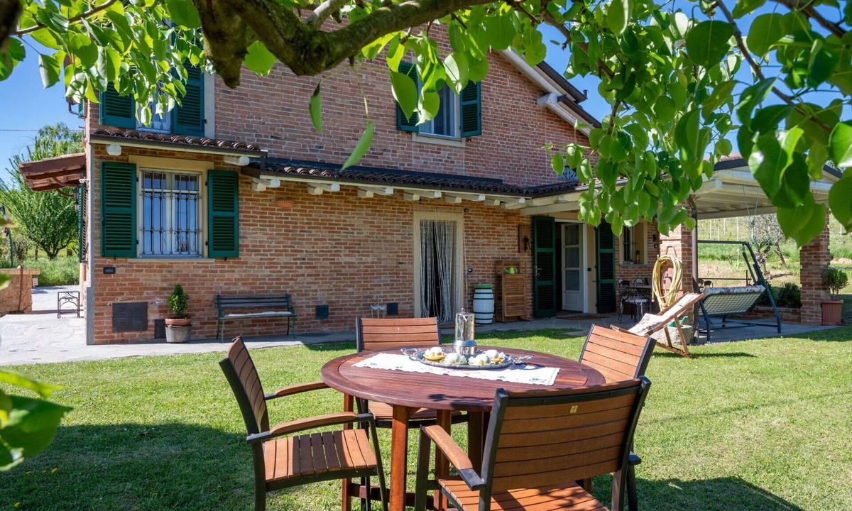 Mombaruzzo House | Beautiful villa for 4 guests with WIFI, TV, patio and pets allowed