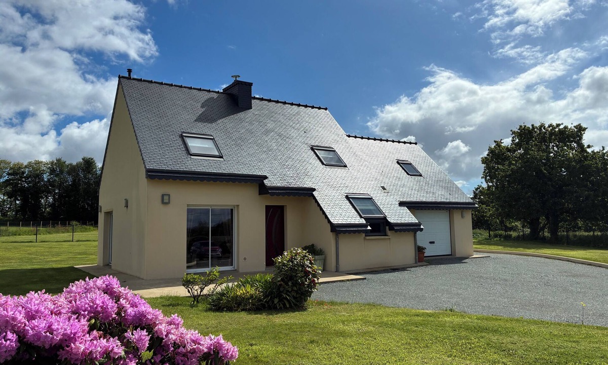 Yvias House | Beautiful Villa with large park between land and sea