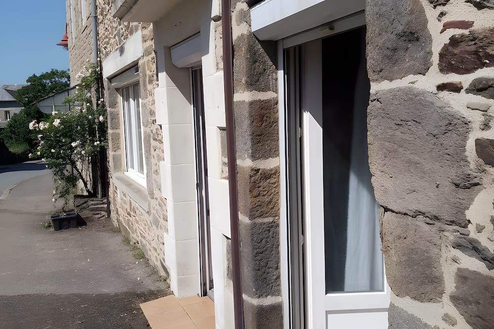 Le Minihic-sur-Rance Bed & Breakfast | Bed and Breakfast 'Chambre De Garel' with Wi-Fi