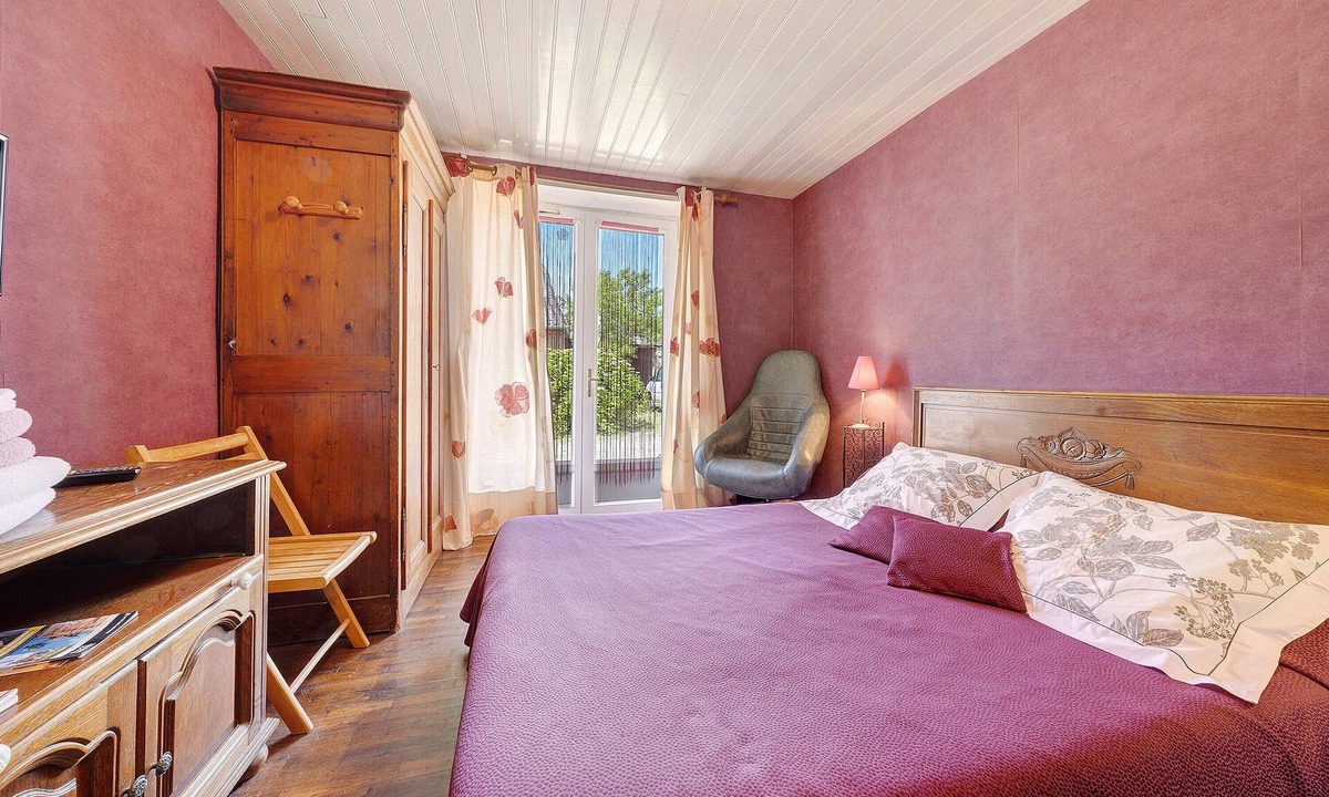Plouvorn Bed & Breakfast | Bed and Breakfast 'Chambre Emile'