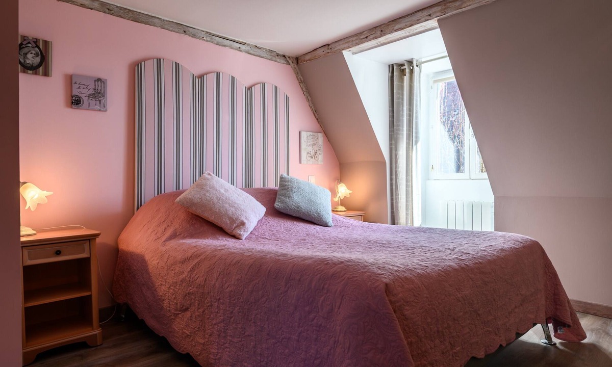 Beblenheim Bed & Breakfast | Bed and Breakfast 'Demeure D'antan - Chambre Hortense' with Shared Terrace, Shared Garden and Wi-Fi