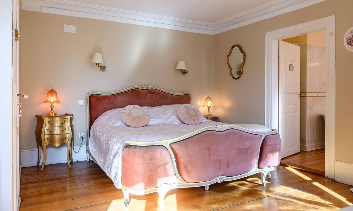 Beblenheim Bed & Breakfast | Bed and Breakfast 'Demeure D'antan - Chambre Rose' with Shared Terrace, Shared Garden and Wi-Fi