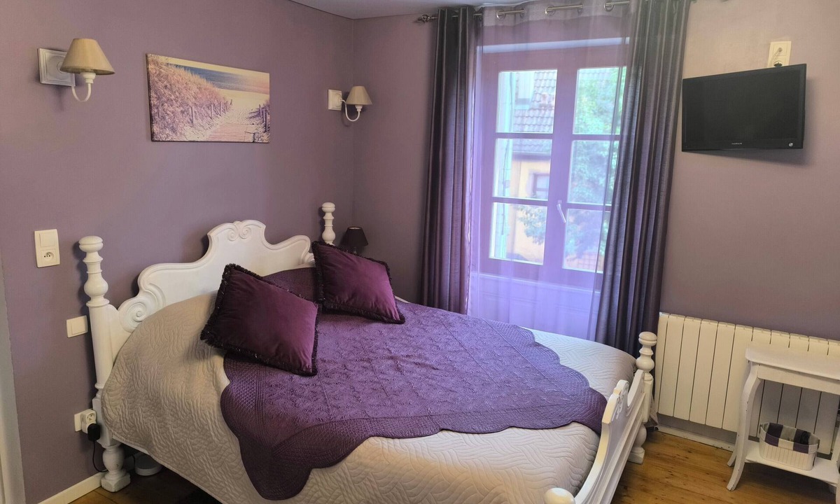 Beblenheim Bed & Breakfast | Bed and Breakfast 'Demeure D'antan - Chambre Cassandre' with Shared Terrace, Shared Garden and Wi-Fi
