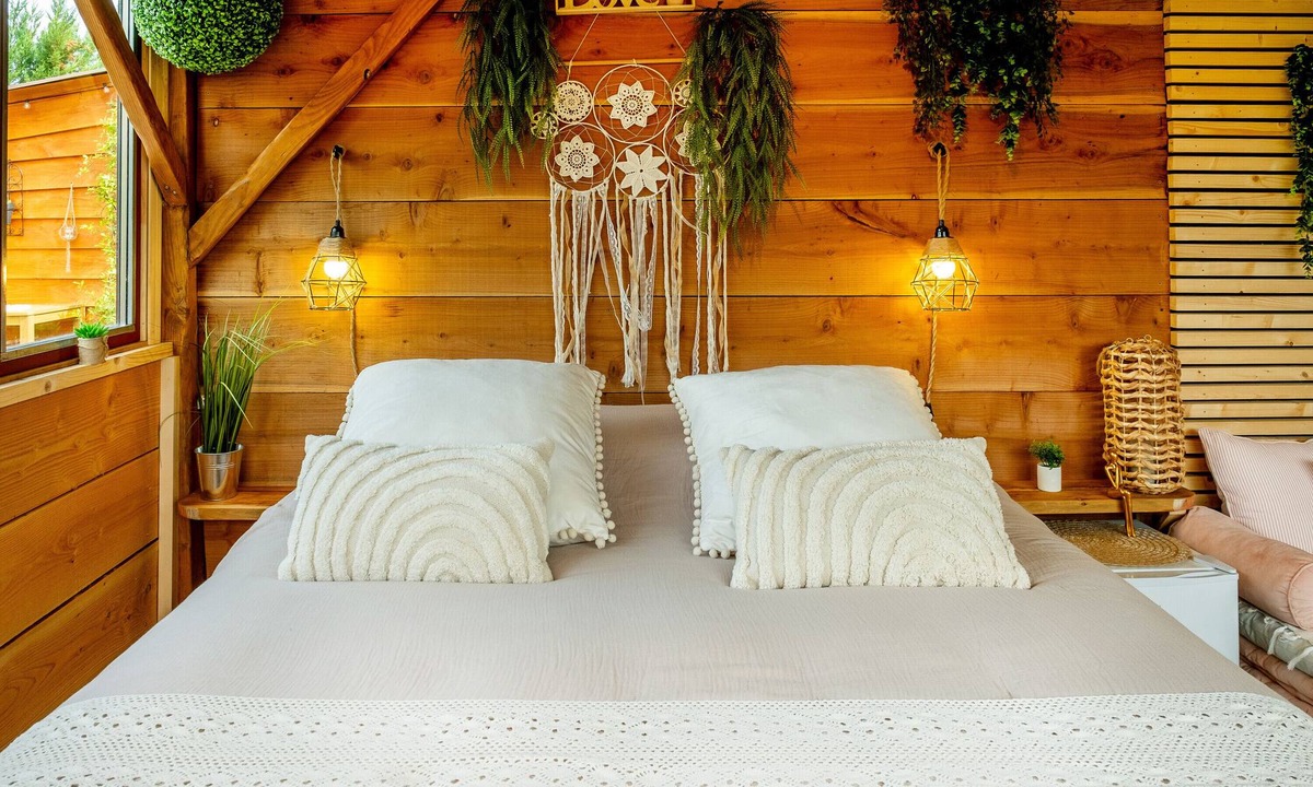 Senac Bed & Breakfast | Bed and Breakfast 'Magnifique Lodge Pour Amoureux' with Private Terrace and Private Garden