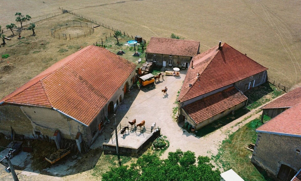 Robecourt Bed & Breakfast | Bed and breakfast on a farm close to the freeway without the nuisance.