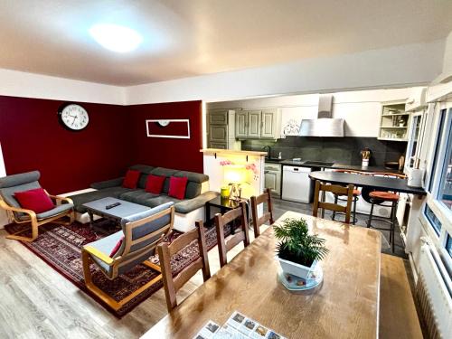 Saint-Remi Apartment | BedinReims "burgundy bottle" 110m2 Exceptional, 4 chambres doubles, 2 bain, free park & wifi, tout équipé