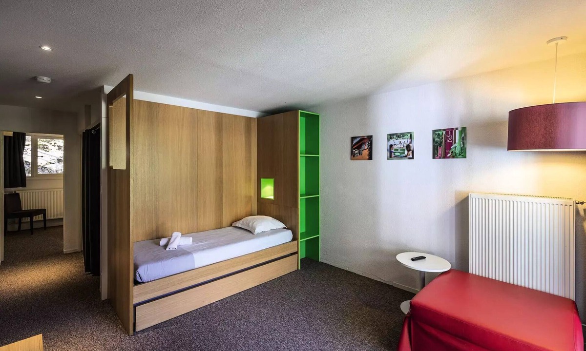 Eaux-Bonnes Hotel | Belambra Clubs Gourette - Lou Sarri - Half board - Accommodation Classic 1 Bedroom 3 Adults and 1 Child with balcony