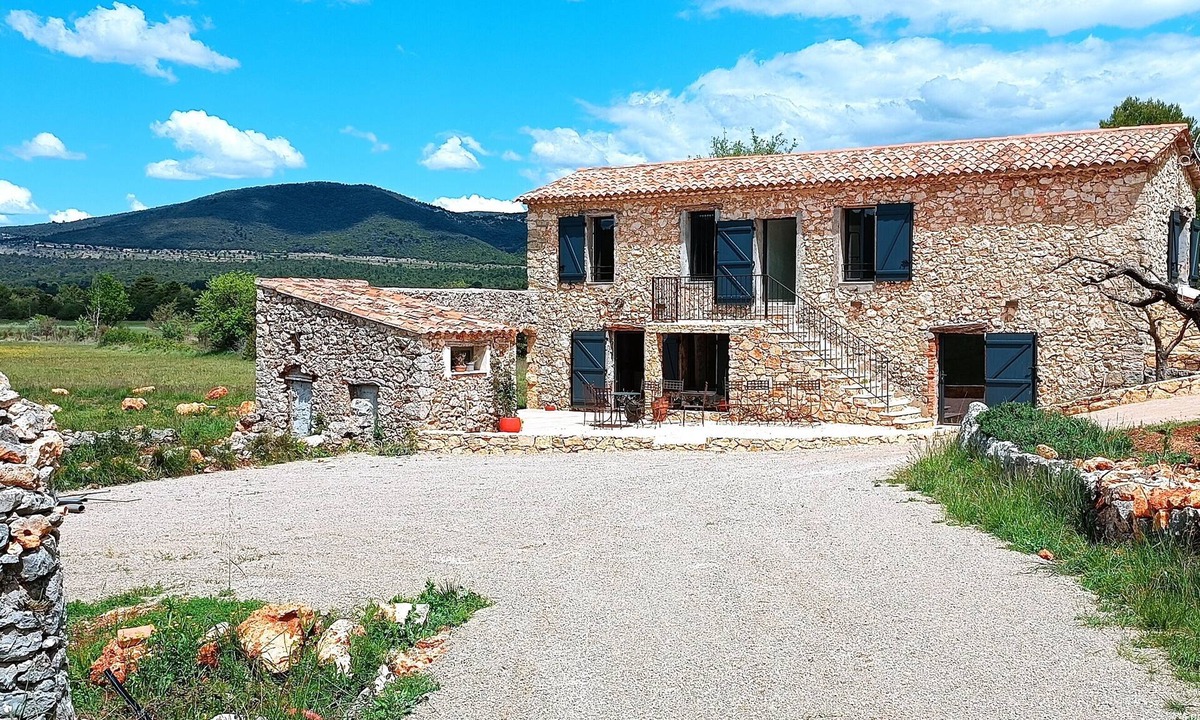 Ampus House | Bergerie en Pierre Dans la Campagne Provençale