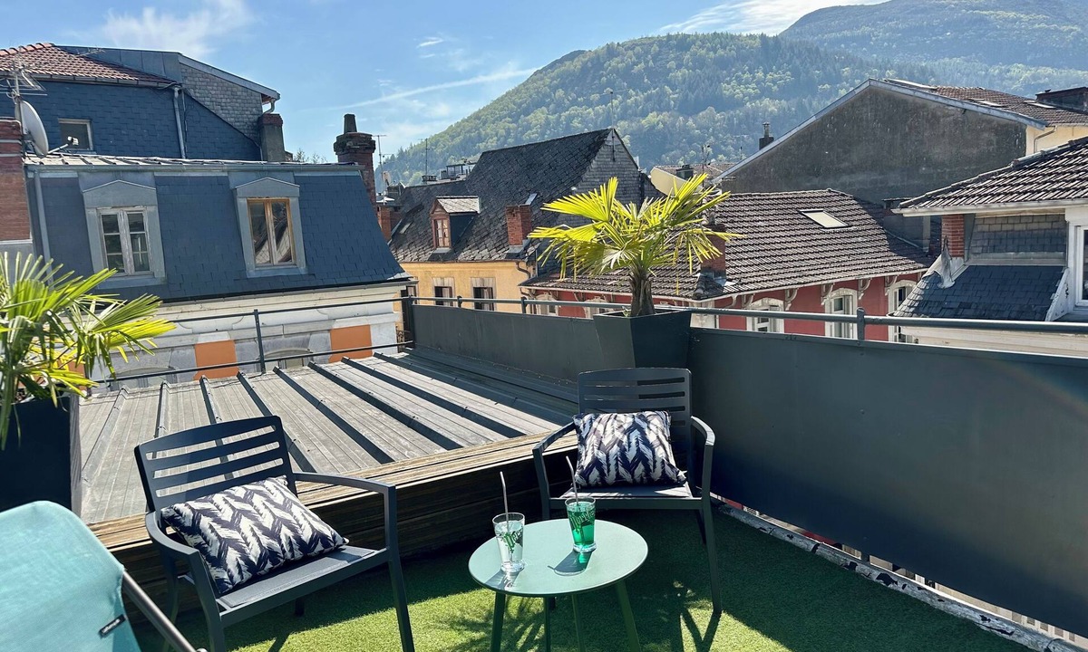 Lourdes Apartment | 💙 Bernadette's Terrace, air-conditioned, downtown and rooftop panoramic view