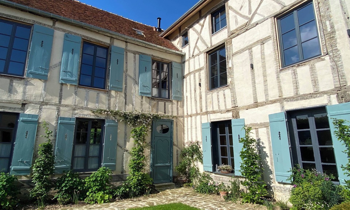 Ervy-le-Chatel House | Between Champagne and Burgundy, family home with swimming pool.