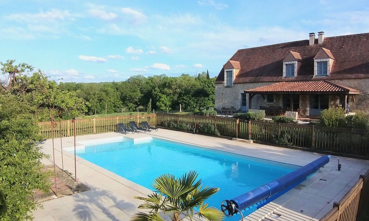 Laval Cottage | Between Sarlat and Rocamadour gîte Les Poujades 11personnes. private pool.