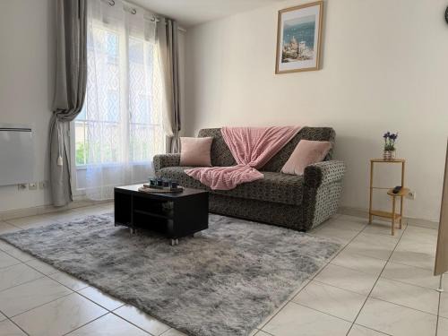 Montereau-Fault-Yonne Apartment | Bienvenue au Nid Rosé