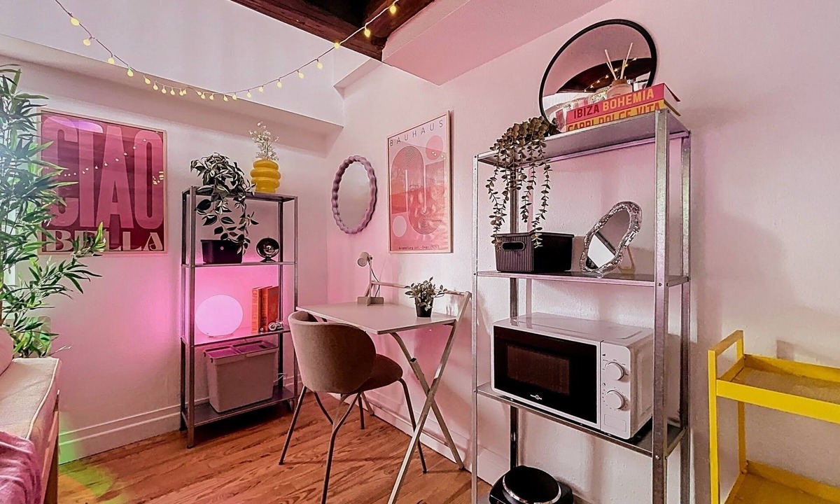 Saint Nicolas - Charles III - Ville vieille - Trois Maisons - Leopold Apartment | Blush Heaven - Private apartment with POP ambience! With free fiber and Netflix!