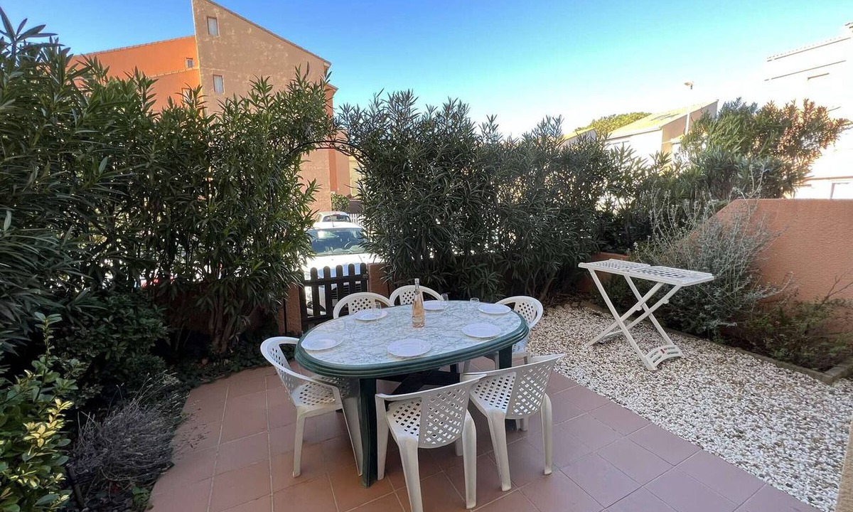 Valras-Plage Apartment | Bright 2BR Apartment w/Terrace, Sleeps 4, 600m from Beach
