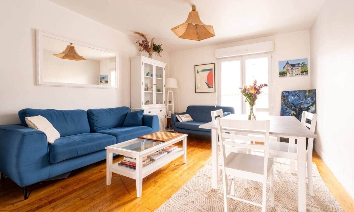 Saint-Helier Apartment | Bright 3-bedroom near train station and TNB
