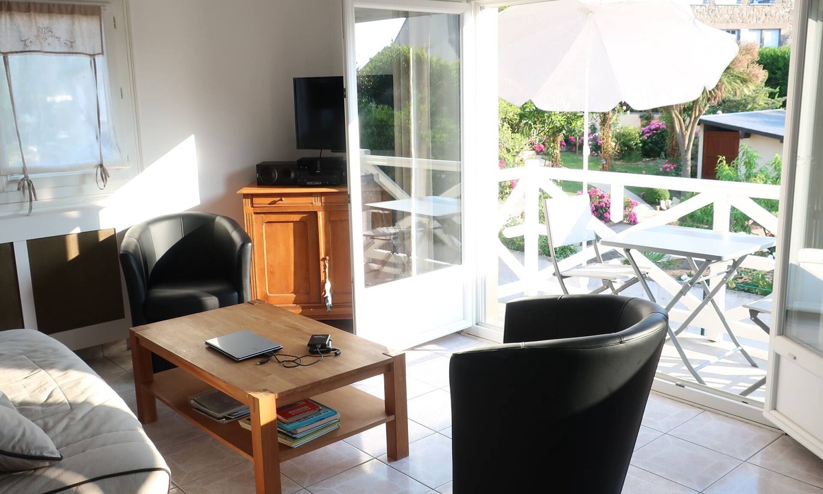 Saint-Ideuc Apartment | Bright 70m² (2 bedrooms/4-6 p.), Wi-Fi, beach 350m, quiet area, near shops.