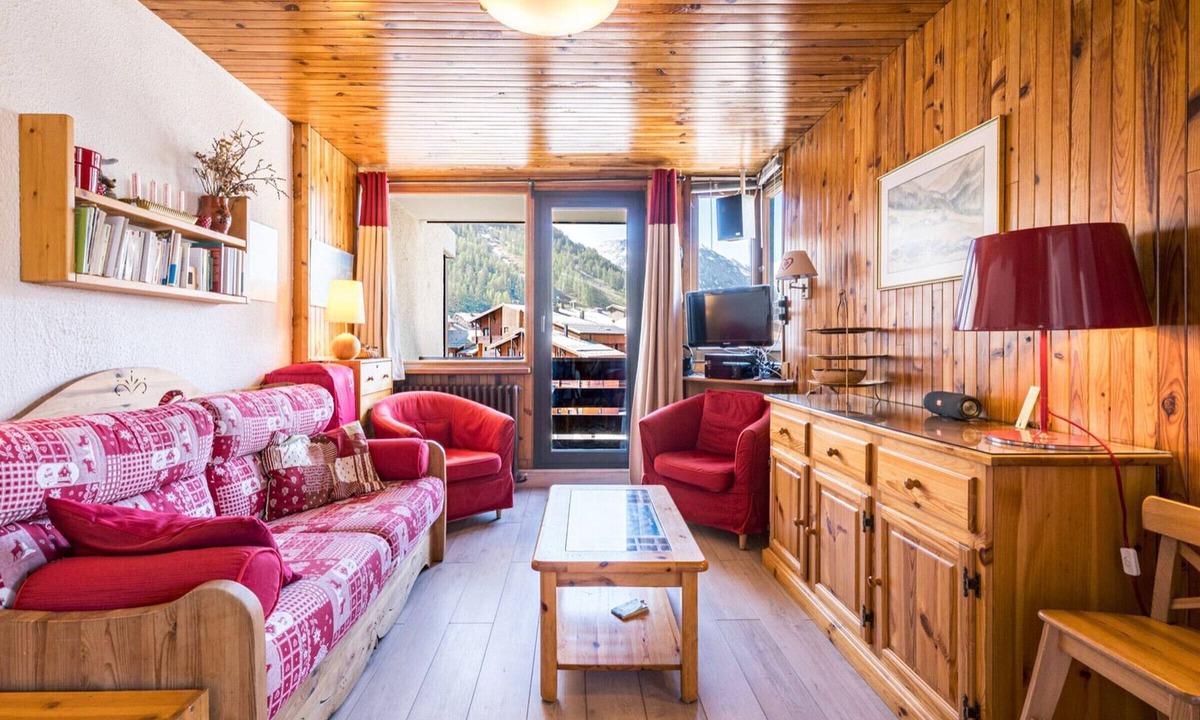 Val-d'Isere Apartment | Bright apartment in Val-d'Isère center for 5 people
