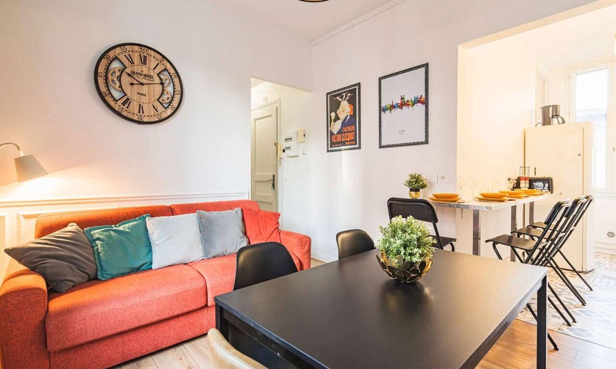 Hincmar Apartment | Bright Central Apartment with Wi-Fi in Reims