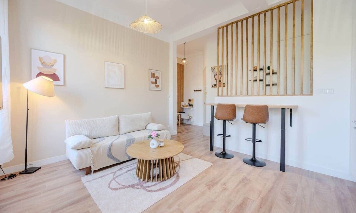 Hyeres City Centre Apartment | Bright, modern 2-bedroom in city center