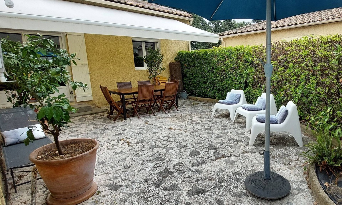Quartier des Espesses Villa | Bright, quiet, one-floor Villa of 95 m2 with Terrace, Nîmes – 4 pers.