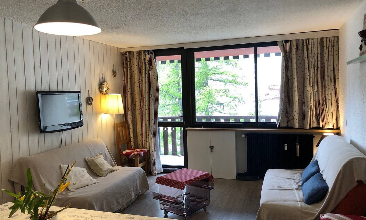 Pra Loup Apartment | Bright studio with parking 250m from the slopes