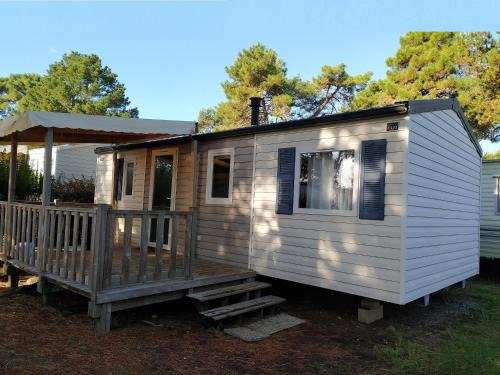 Banes House | Bungalow Confortable en Campagne à Argences-en-Aubrac avec Piscine