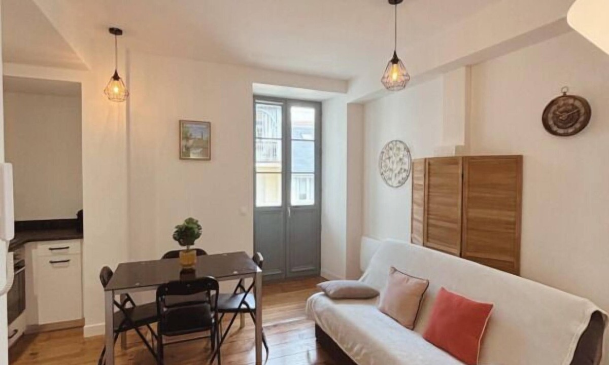 Centre Ville Apartment | Cœur de Pau - Parking included - Emerald