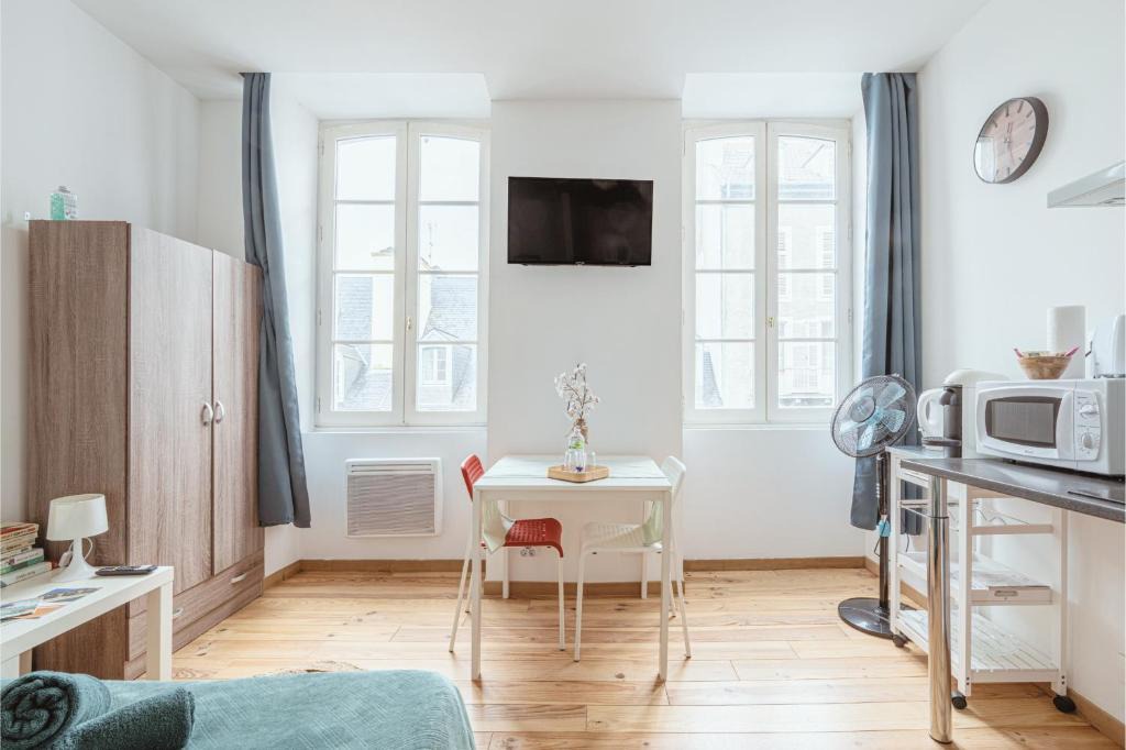 Centre Ville Apartment | Cœur de Pau - Parking Privé - Aquarelle