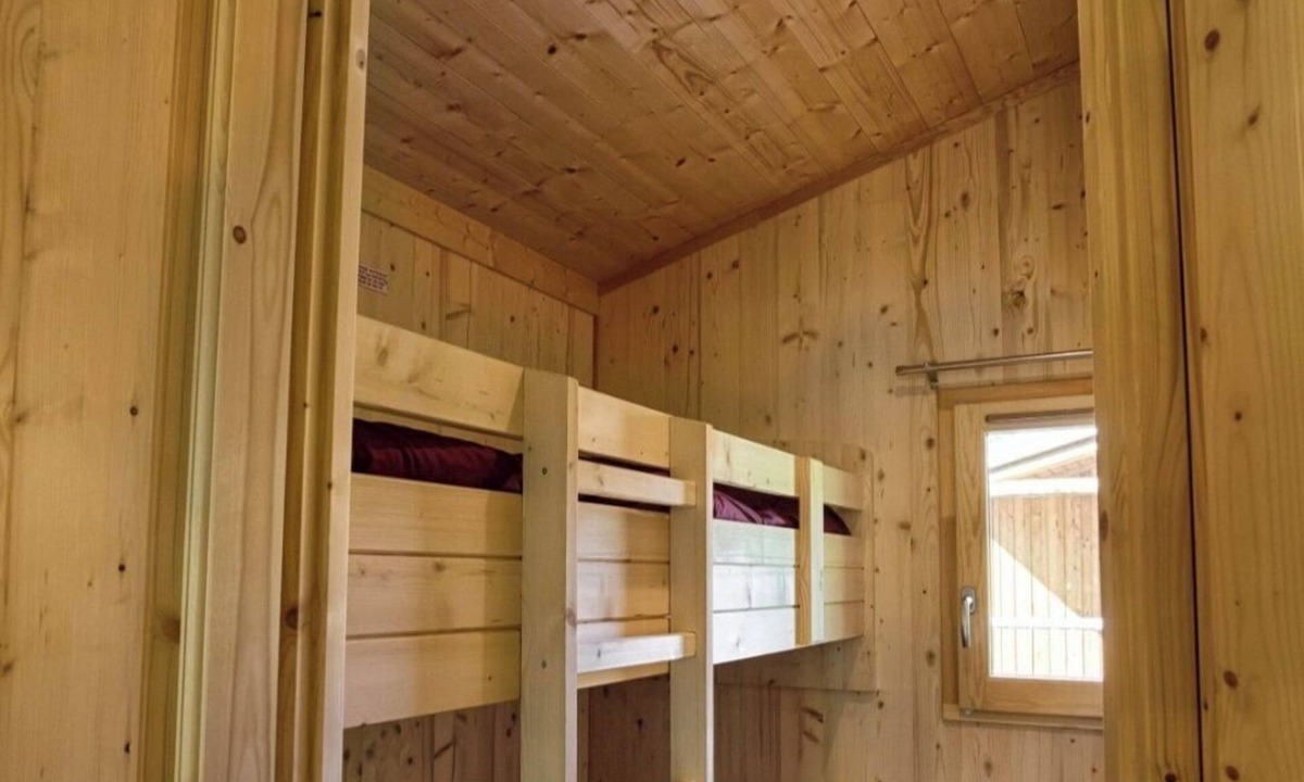 Laruns Cabin | Cabane en bois insolite, cosy camping piscine avec pieds partout familial
