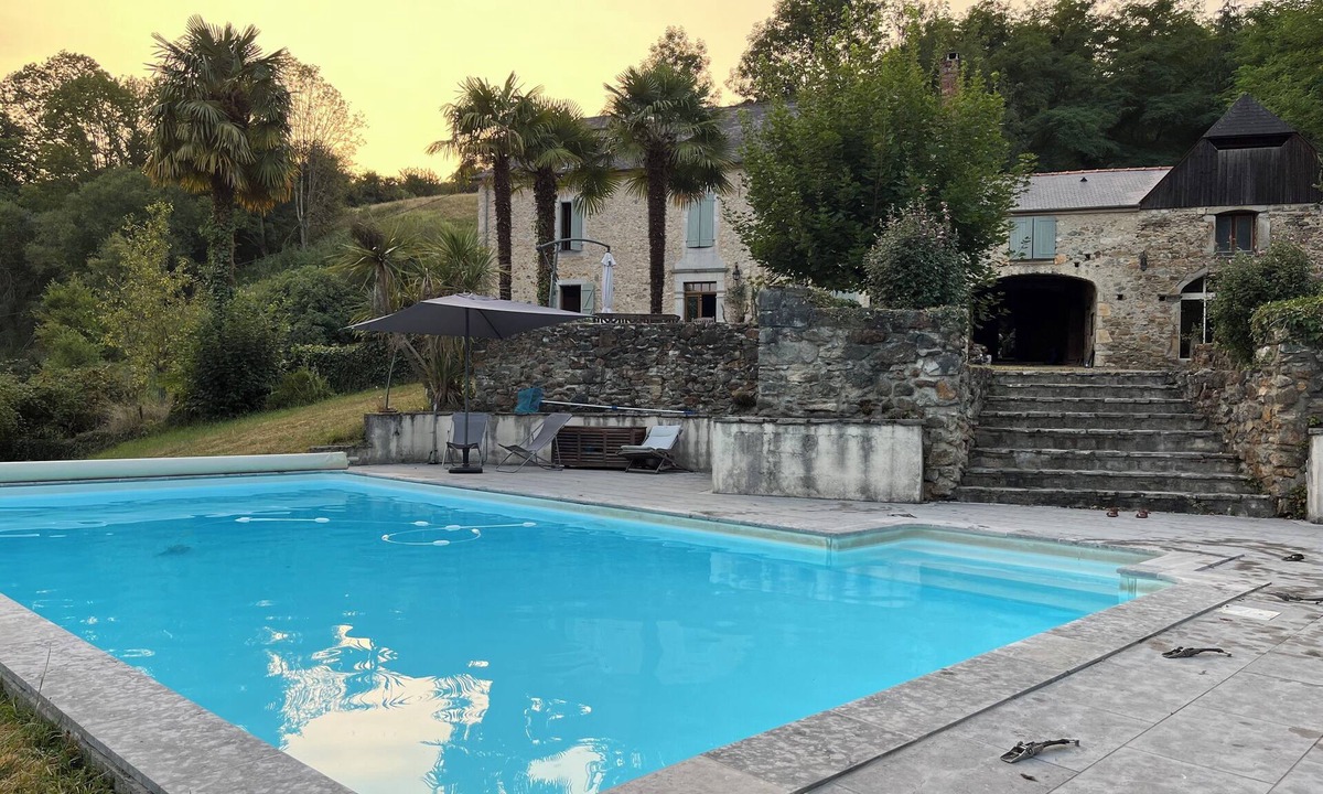 Montaut House | Casa Hourquet: nature, pool and the Pyrenees