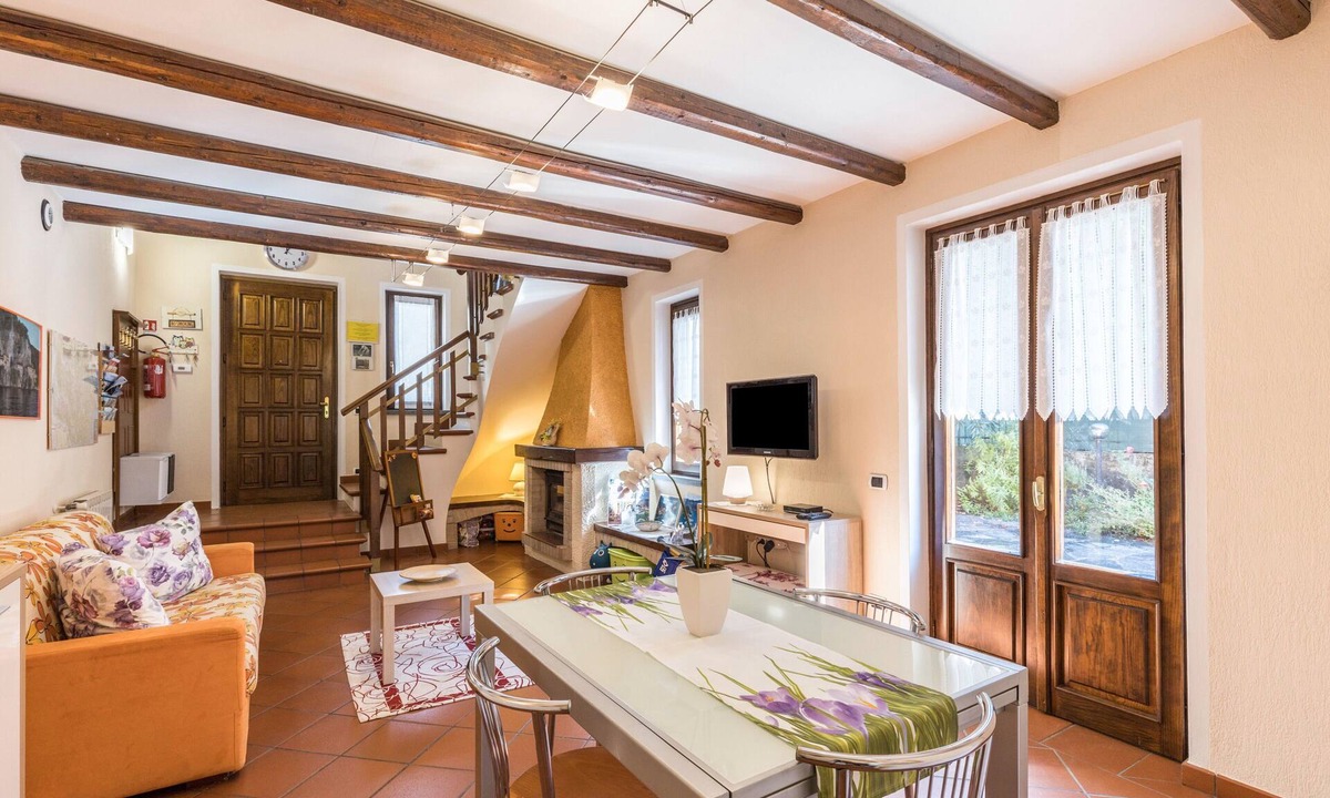 Comero House | Casa Vacanza Anna, Lake Maggiore: Independent House with Garden, Parking, Pets Welcome
