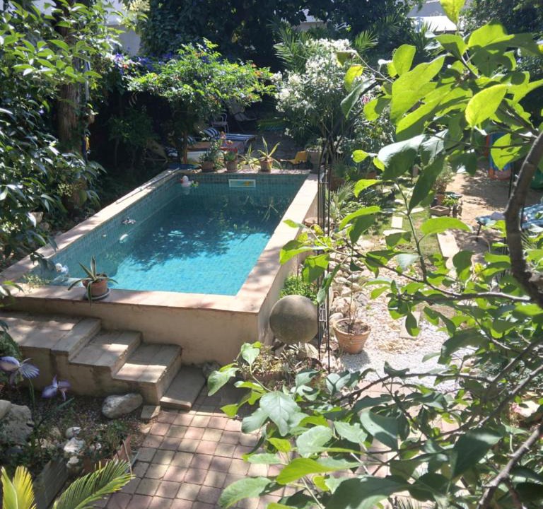 Maraussan Bed & Breakfast | CASA VERDE Le charme de l'ancien en ville !