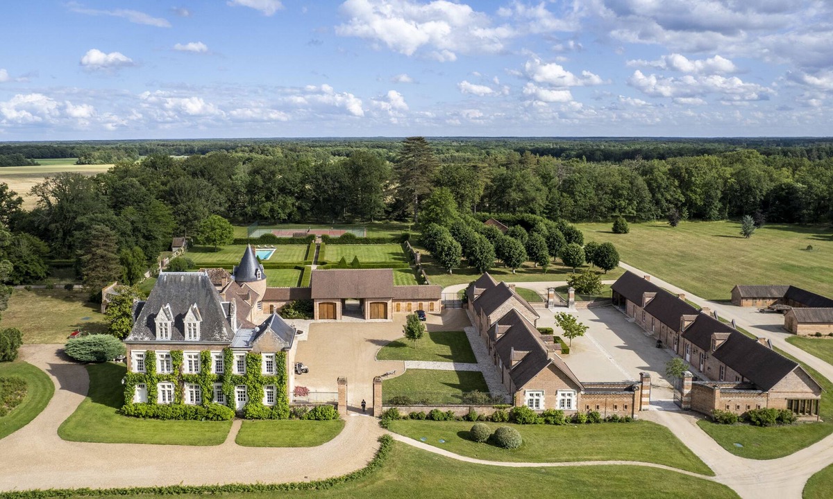 Montrieux-en-Sologne Other | Castle with swimming pool and tennis, for rent in Sologne