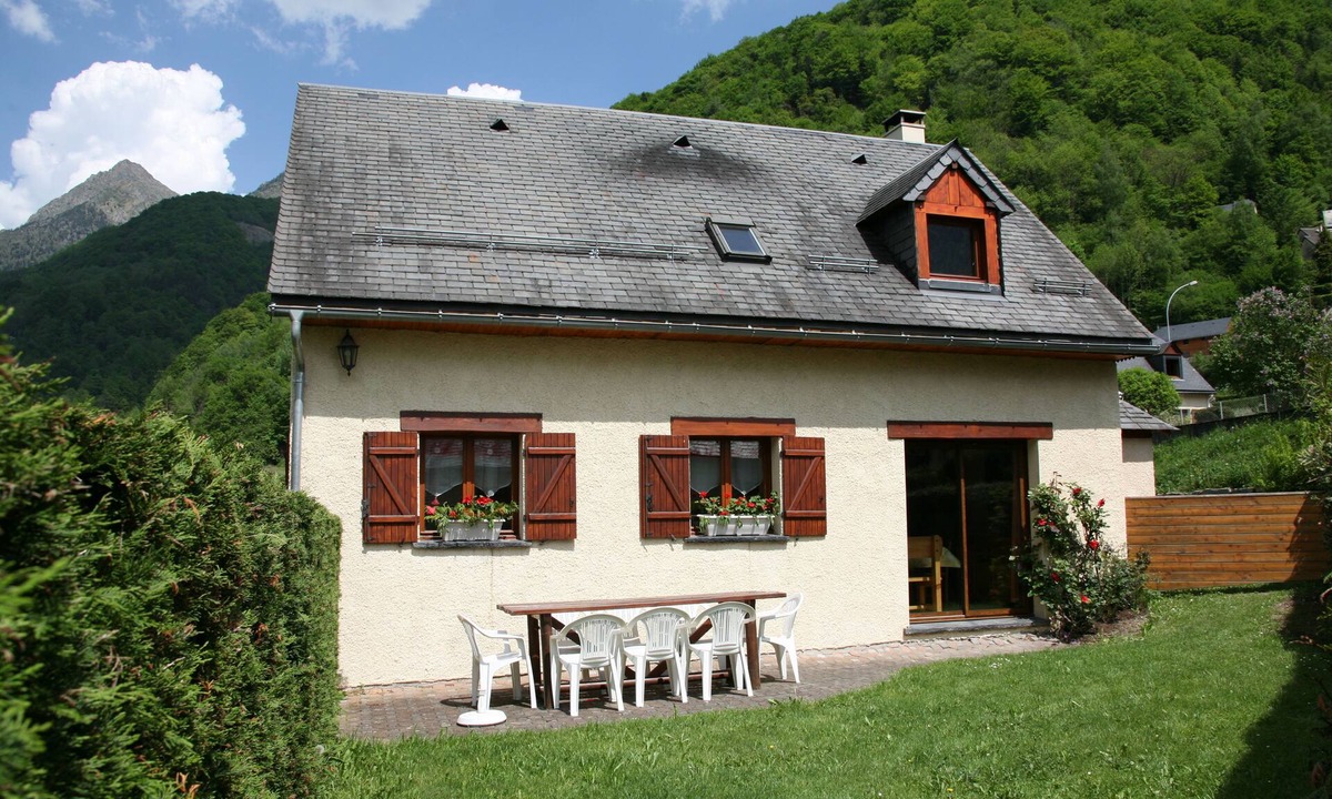 Cauterets Ski Chalet | CAUTERETS Gîte Balnéo le Patou* 2 to 10 pers, sauna/spa, private parking lot