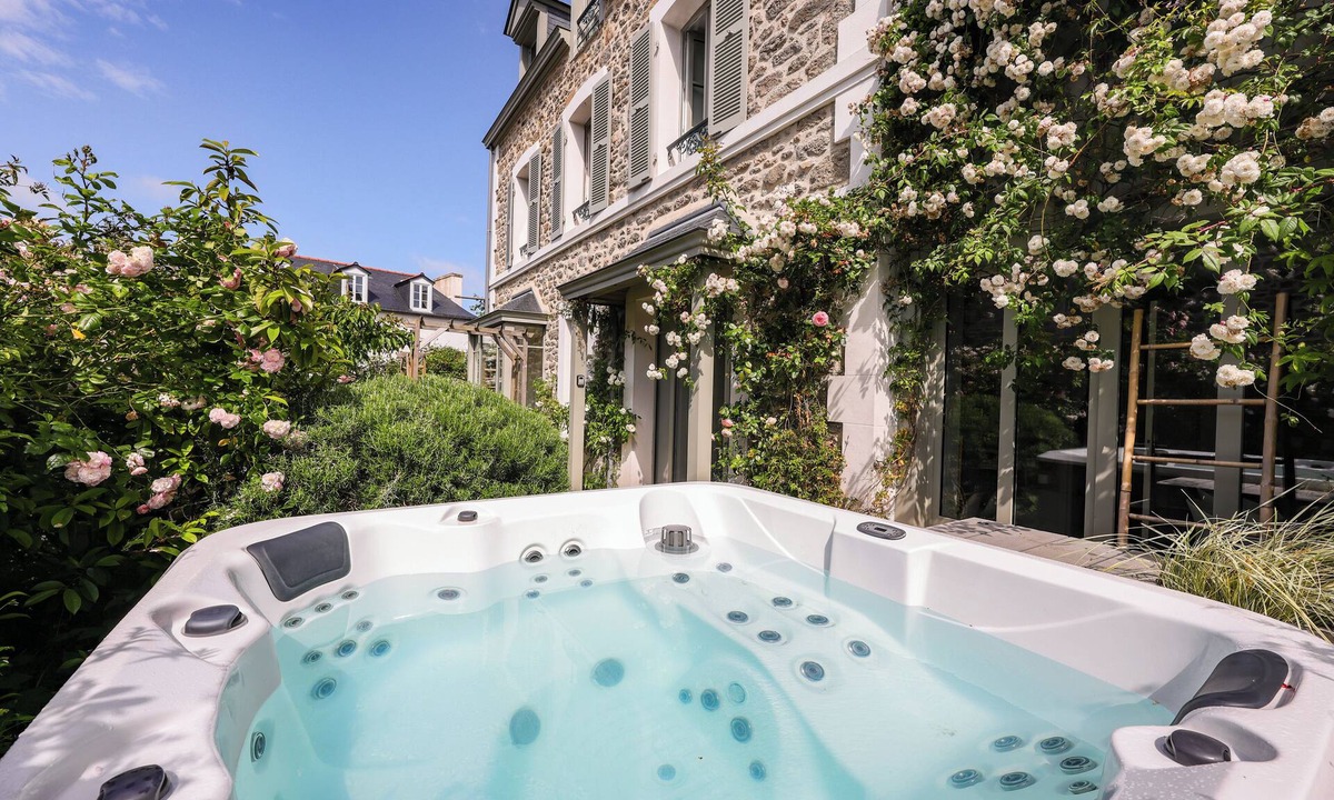 Dinard Villa | Central Cozy Stone-Villa: 4BR/10p, Spa & AGA