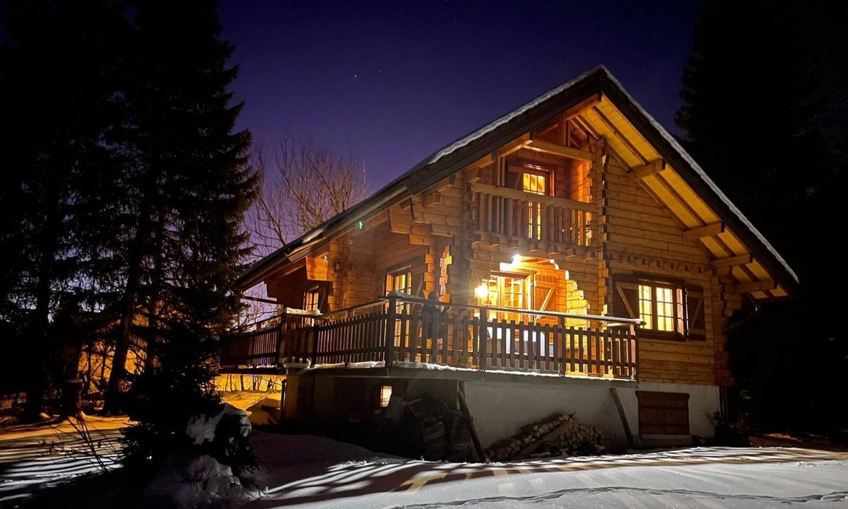 Foncine-le-Haut Ski Chalet | Chalet and gîtes les hirondelles 16 people on the heights of the Haut-Jura.