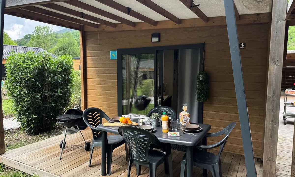 Savignac-les-Ormeaux Ski Chalet | Chalet Confort 16m² - 1 bedroom + Covered terrace + Reversible air conditioning + TV 2 persons