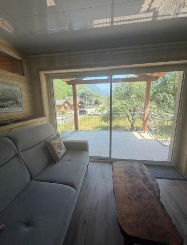Orgeix House | Chalet entièrement rénové avec grande terrasse