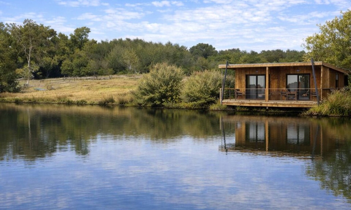Sadirac Ski Chalet | Chalet-Family-Ensuite with Shower-Lake view