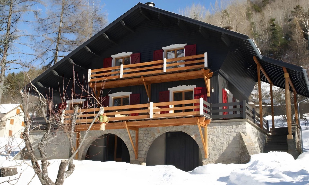 Colmars House | Chalet La Coste – French Alps- with Mountain Views, Private Terrace and Wi-Fi