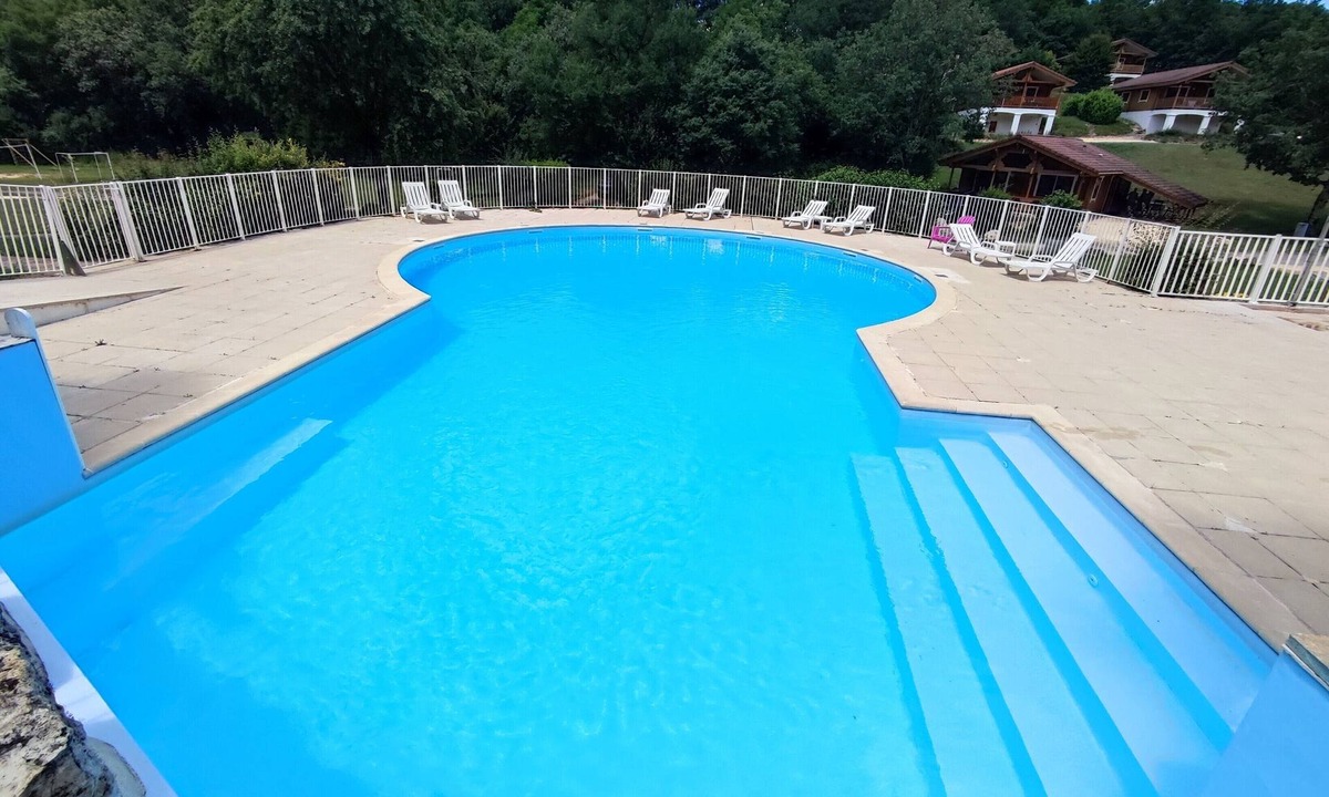 Mauroux House | Chalet Le Roy in Mauroux – Relaxation, Nature & Family Fun!