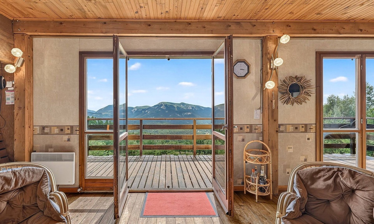 Seyne Ski Chalet | Chalet with Mountain Views, Private Garden and Balcony